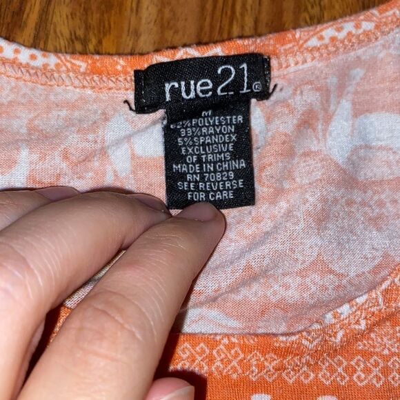 Rue21 Cold Shoulder Elephant and Mandela Top Womens Size Medium - Picture 2 of 6